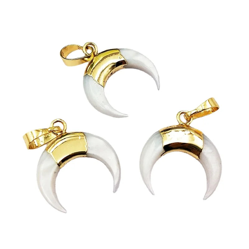 Nature Shell Crescent Moon Shape Pendant Mother of Pearl Double Horn Necklace