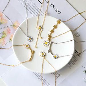 Daisy Leaf Pattern Pendant Necklace Stainless Steel Necklace