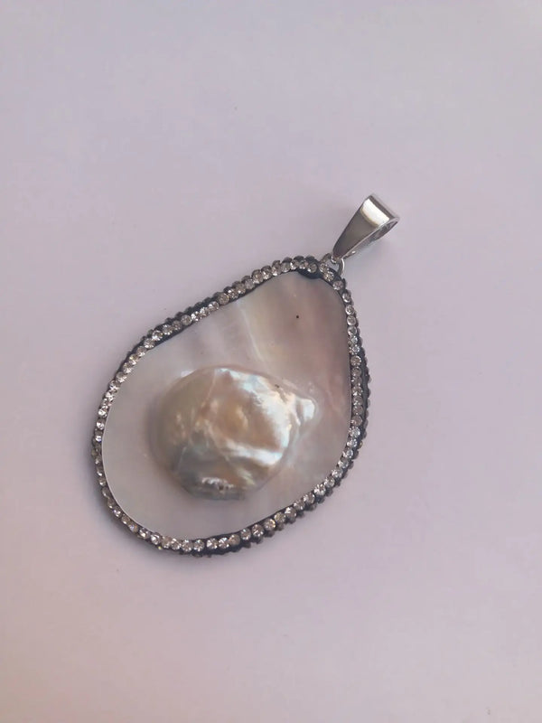 Baroque Shell Pearl Necklace with Rhinestones Pendant