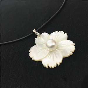 Sea Shell Tibetan Silver Necklace with Flower Pendant