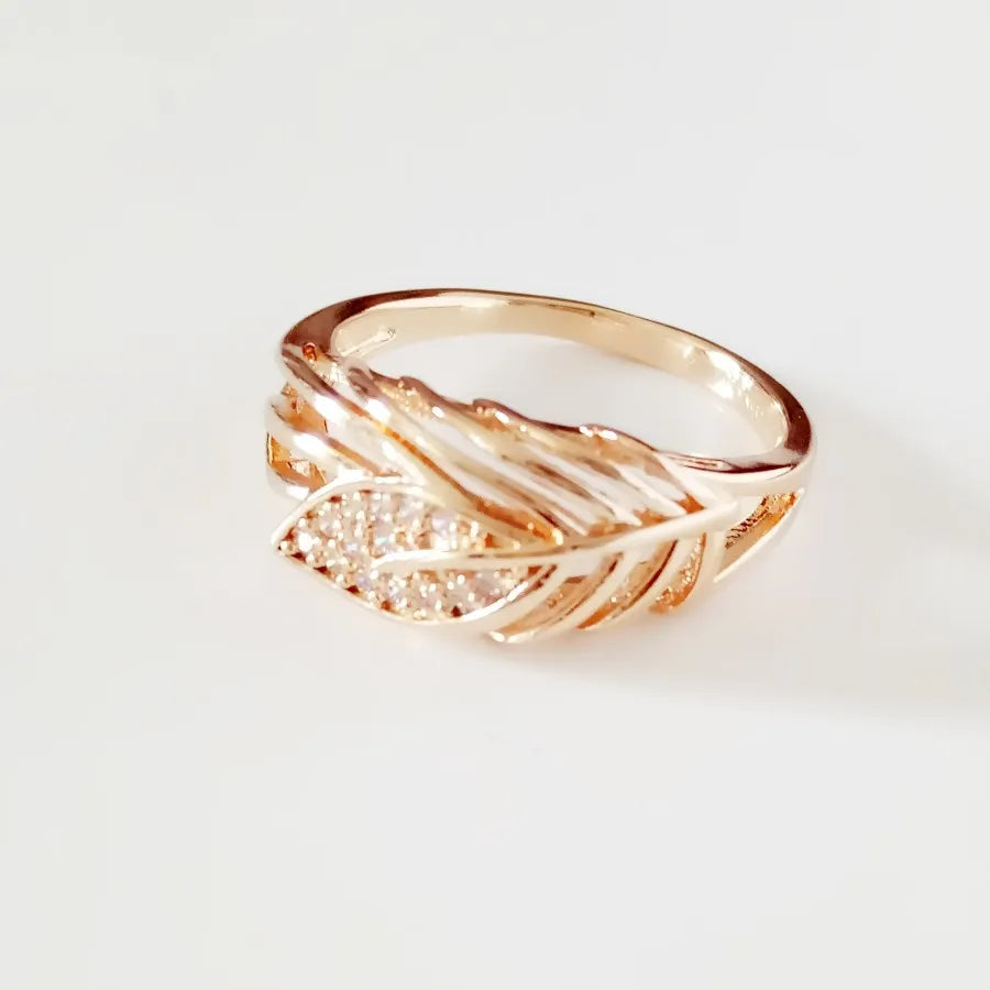 Vintage Women Ring with White Stone Leaf Shape Lady Jewelry