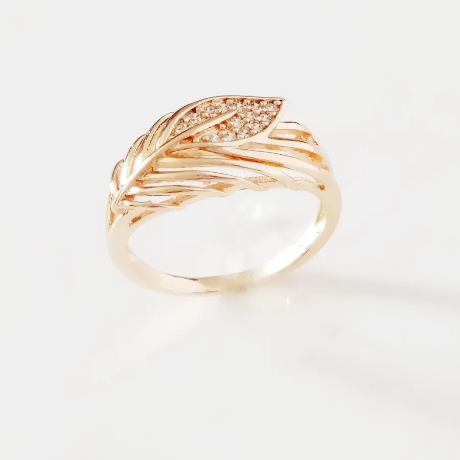 Vintage Women Ring with White Stone Leaf Shape Lady Jewelry