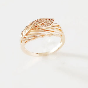 Vintage Women Ring with White Stone Leaf Shape Lady Jewelry