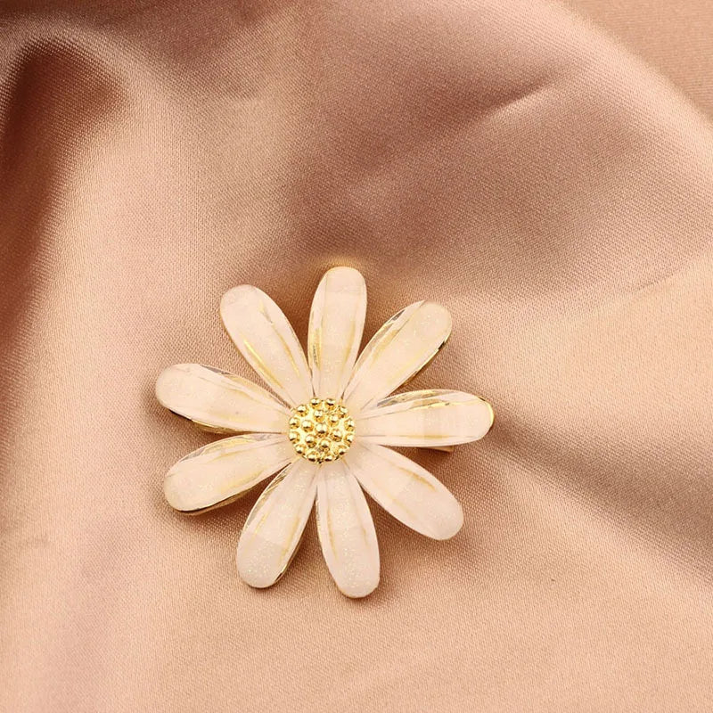 Bohemian Wild Chrysanthemum Brooch Delicate Breastflower Women's Style