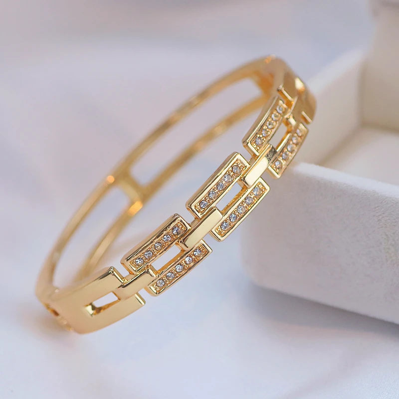 Women's Rectangle Link Bracelet Studded With Rhinestones