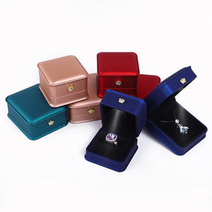 LED Lighted Jewelry Box Engagement Wedding Ring Pendant Necklace Gift Storage