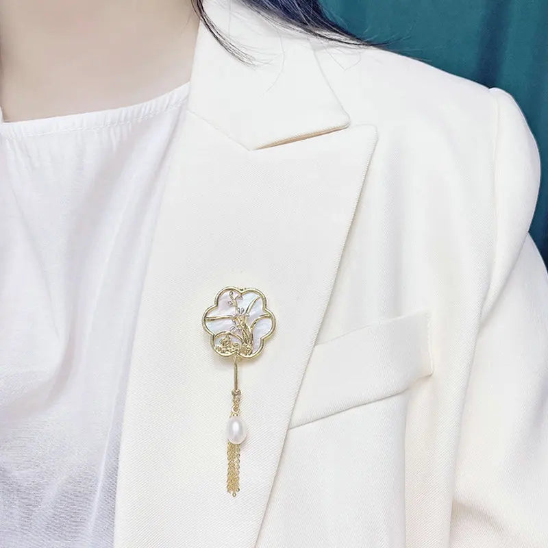 Vintage 14K Plated Pearl Shell Tassel Brooch for Women