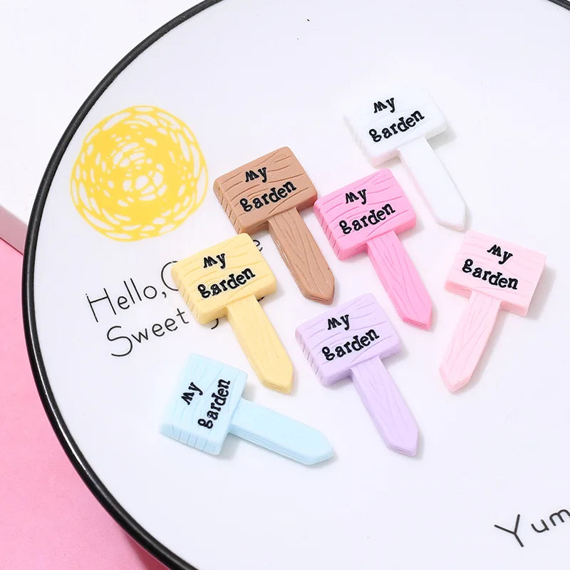 Resin Flatback Fingerpost Cabochons 10pcs - Christmas Slime Charms