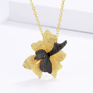 Exaggerated Flower Pendant Necklace Retro Style
