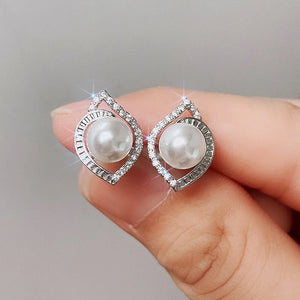 Elegant Zircon Leaf Stud Earrings 925 Silver