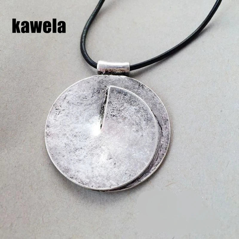 Vintage Round Alloy Leather Pendant Necklace