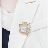 14K Plated Freshwater Pearl Flower Dress Brooch Lady Jewelry Accessory