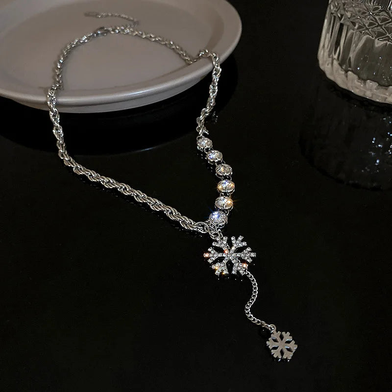 Snowflake Pendant Necklace Light Niche Sense Female Tide Temperament Jewelry