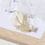 Natural Pearl Brooches with Cubic Zircon Shell Feather