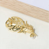 Natural Pearl Brooches with Cubic Zircon Shell Feather