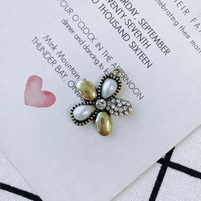 Vintage Style Pearl Crystal Rhinestone Alloy Flower Necklace Pendants Charms