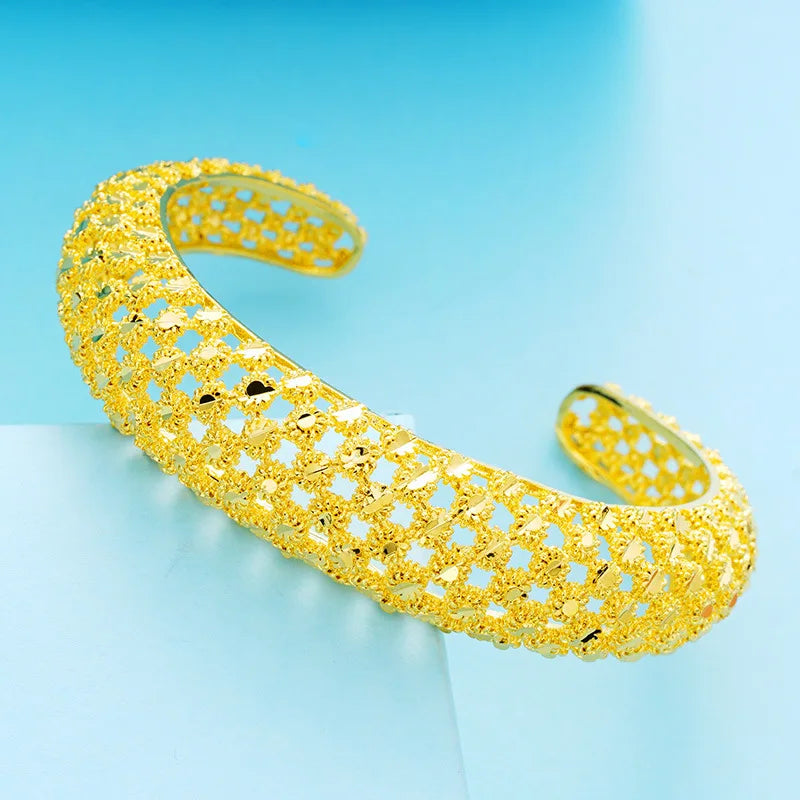 Vintage European Hollow Flower Bracelet