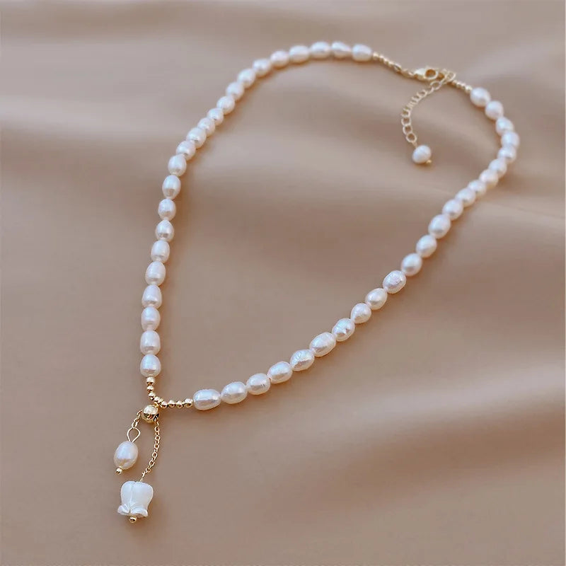 Summer Freshwater Pearl Choker Necklace with Rose Flower