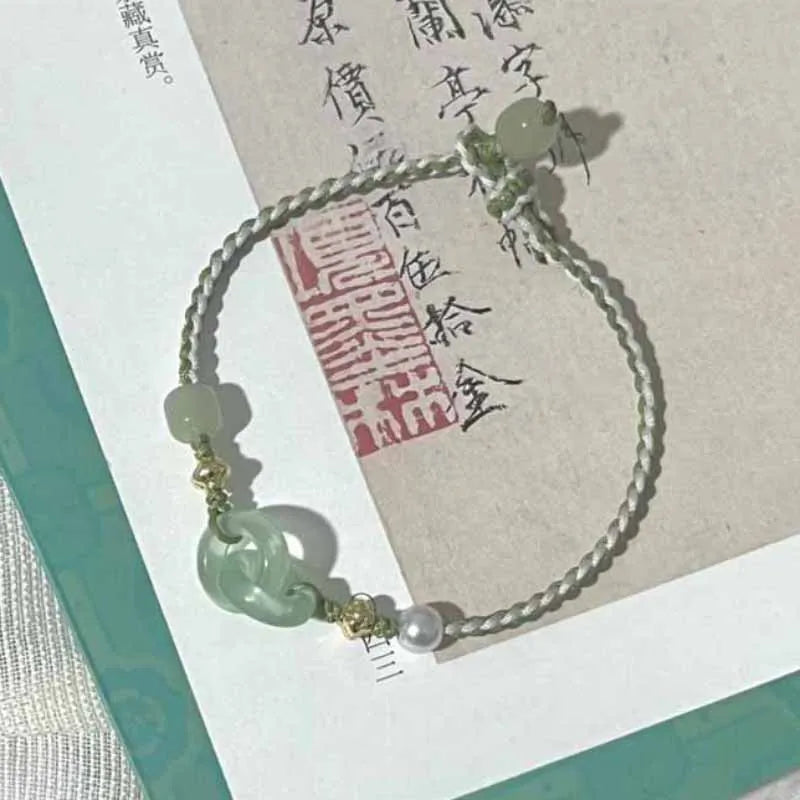 Pastoral Romantic Green Chalcedony Interlocking Bracelet