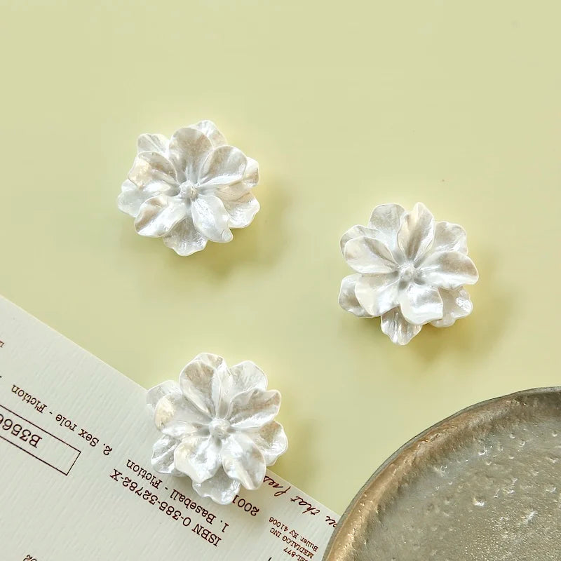 Pearlescent Camellia Banmaru DIY Hair Clip Resin Patch