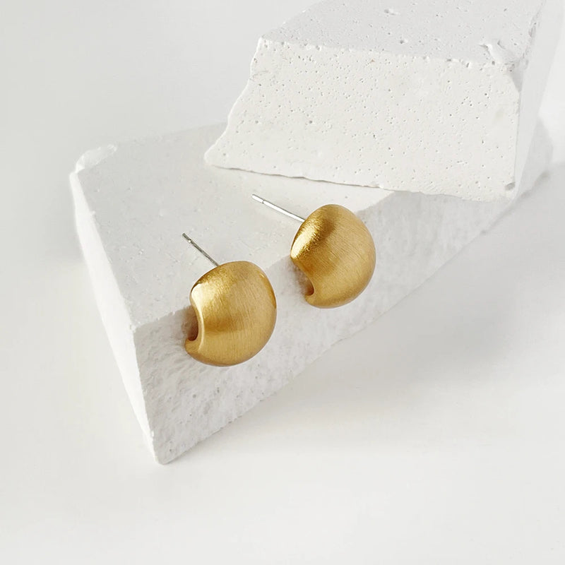 Peri'sBox Vintage French Brushed C-Shaped Stud Earrings in Gold/Silver