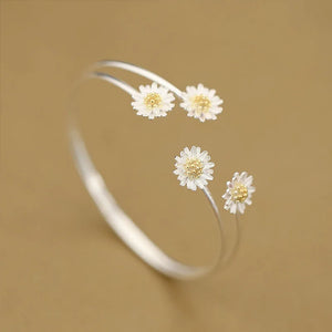 925 Sterling Silver Open Bracelet with 4 Daisy Charms