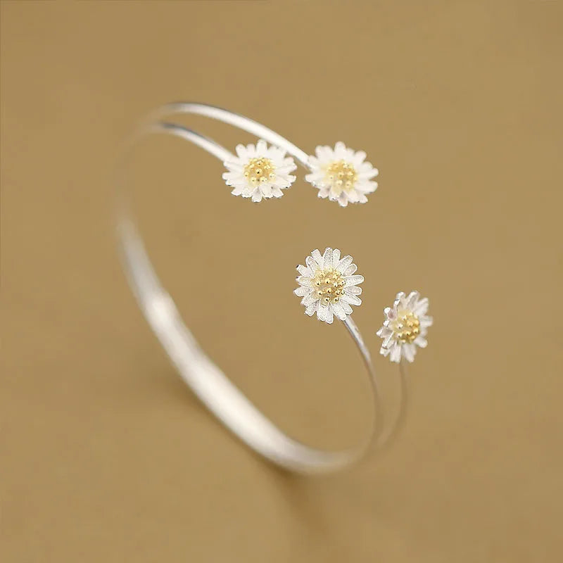 925 Sterling Silver Open Bracelet with 4 Daisy Charms