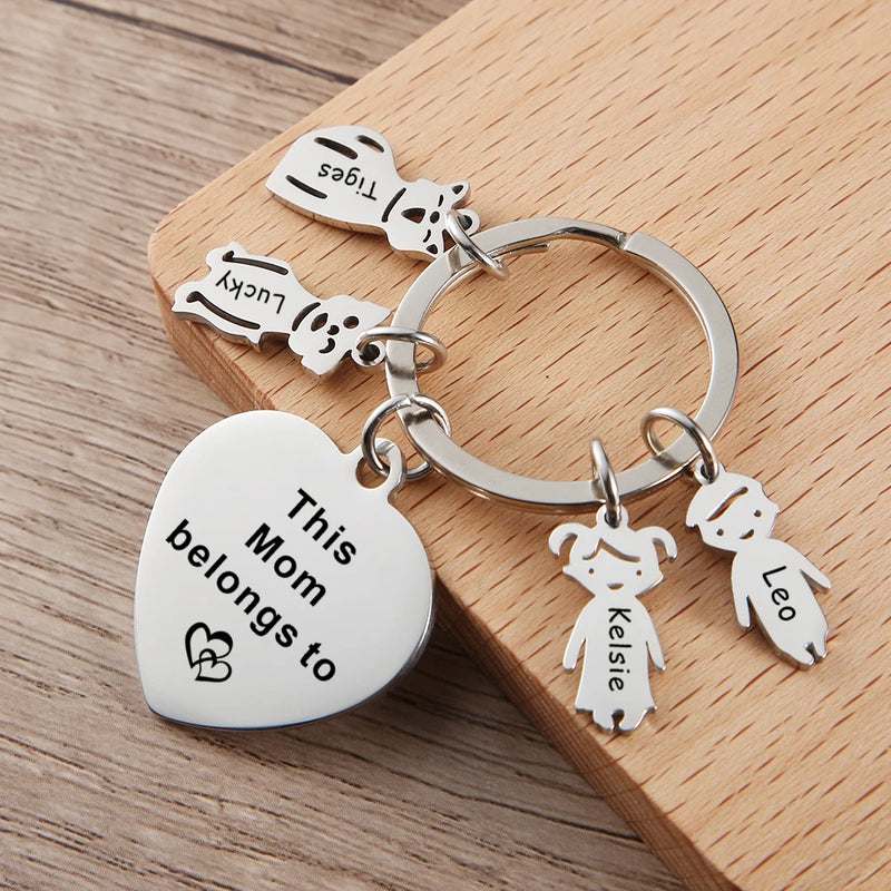 Family Keychain - Dad & Mom Heart Keyring - Engraved Child Name - Kids Name Gift