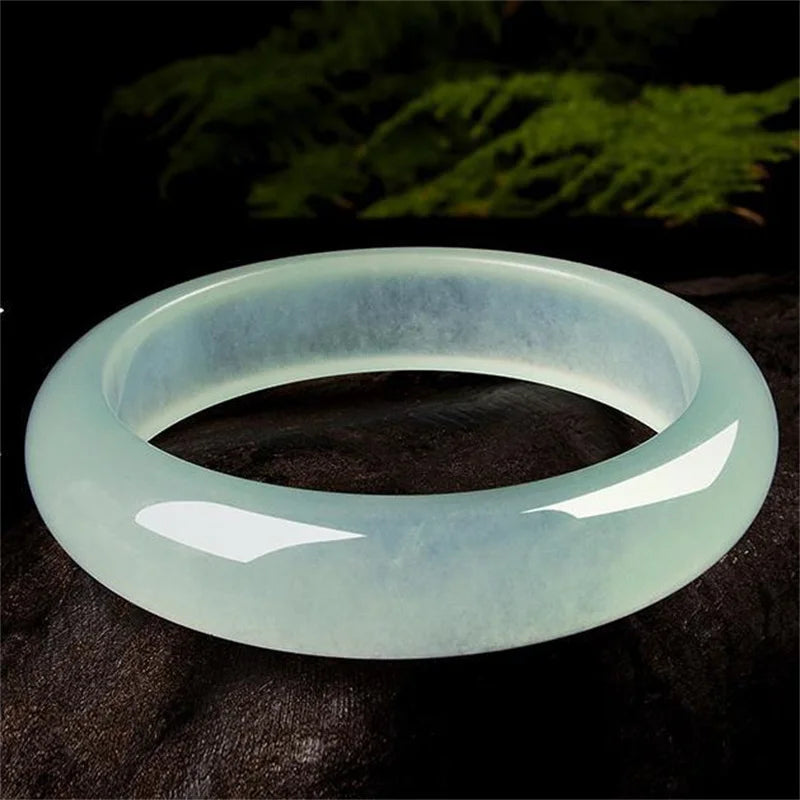 Quartz Jade Light Green Bracelet Ladies Jade Light Oil Green Ice Transparent