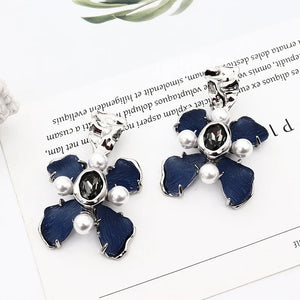 Flower Pearl Inlaid Ear Clips
