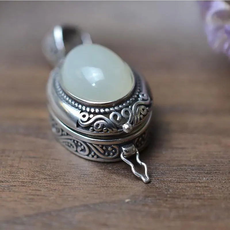 Retro Jade Pendant Aromatherapy Locket Necklace