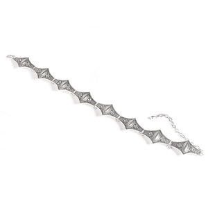 Exaggerated Metal Carved Short Necklace Retro Style
