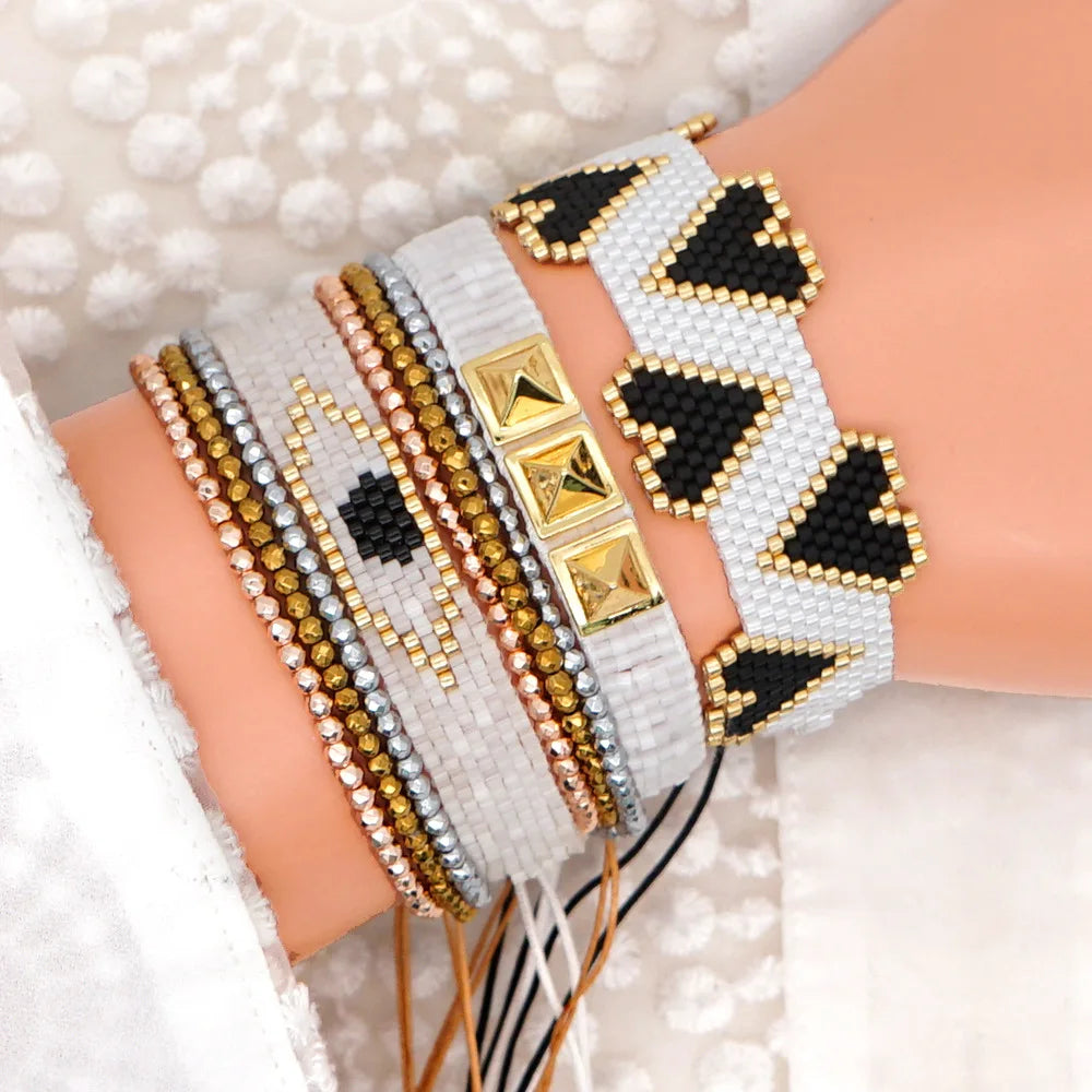 Vintage Heart Graphic Beaded Bracelet Set