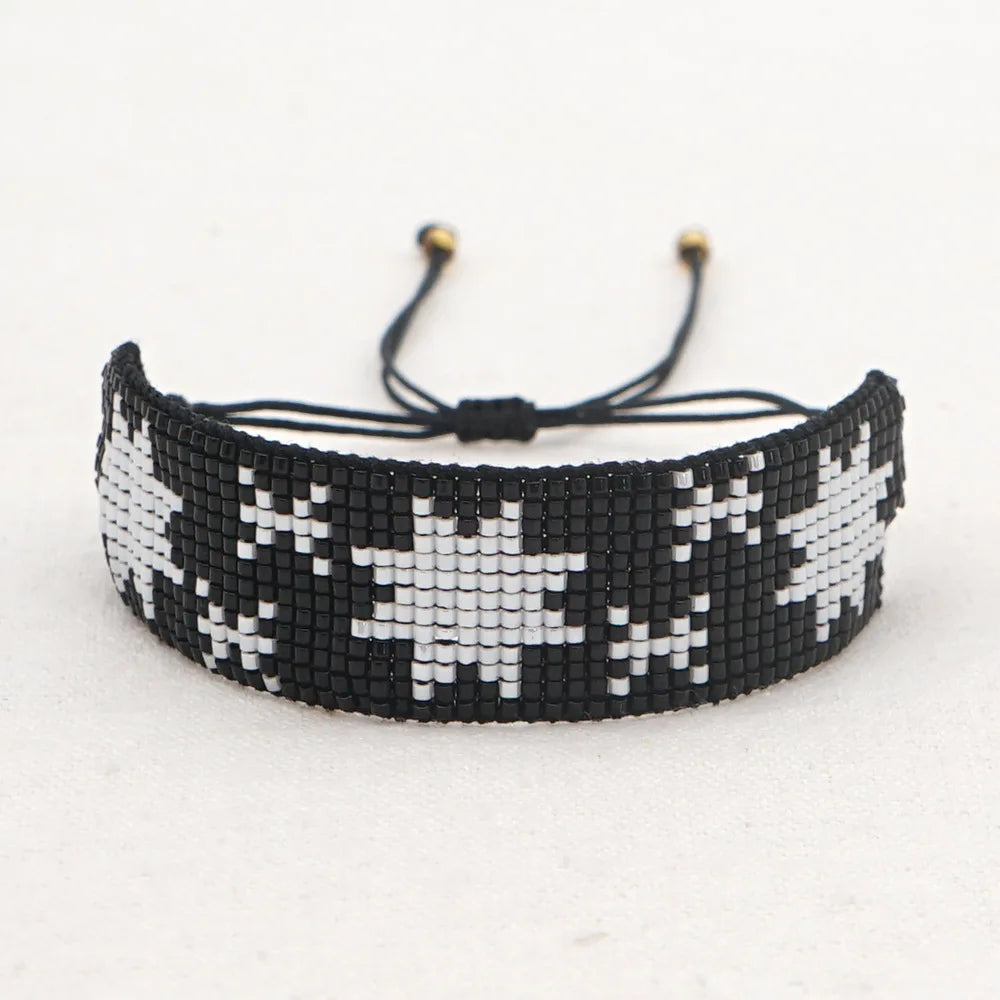 Vintage Snowflake Pattern Beaded Bracelet