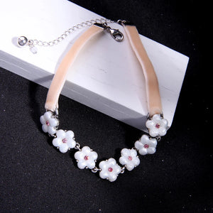 Delicate Resin Cubic Flowers Velvet Necklace