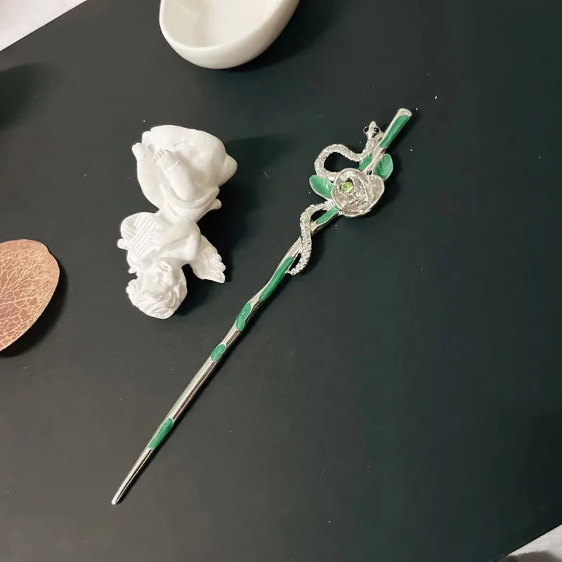 Twisted Green Snake Hairpin Hair Sticks Punk Vintage Metal Headwear for Women