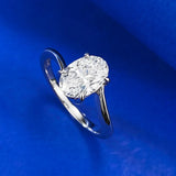 Elegant 925 Silver Oval Ring with Diamond Cut