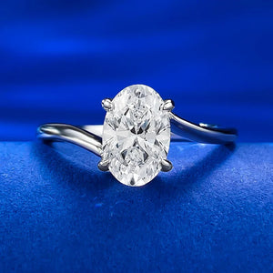 Elegant 925 Silver Oval Ring with Diamond Cut