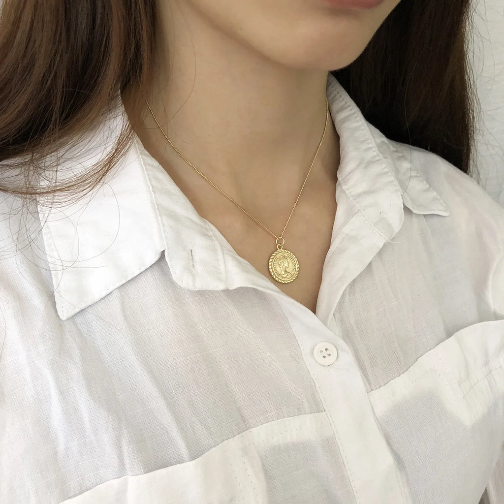 S925 Vintage Elizabeth Pendant Round Coin for Woman