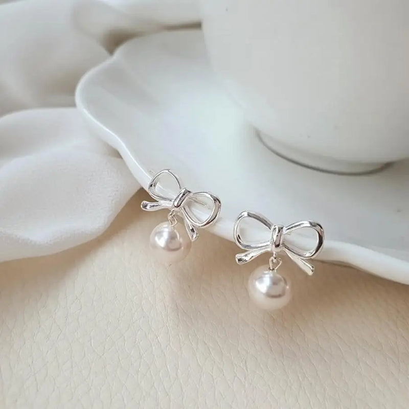 SHANICE Vintage Pearl Bow Stud Earrings