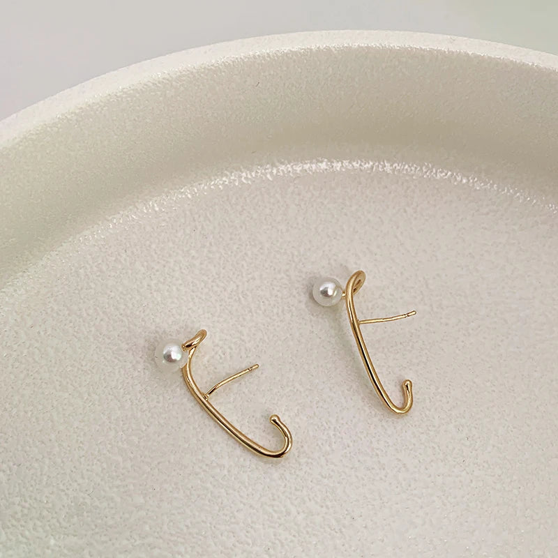 Modern Metal Linear Earrings with Pearls
