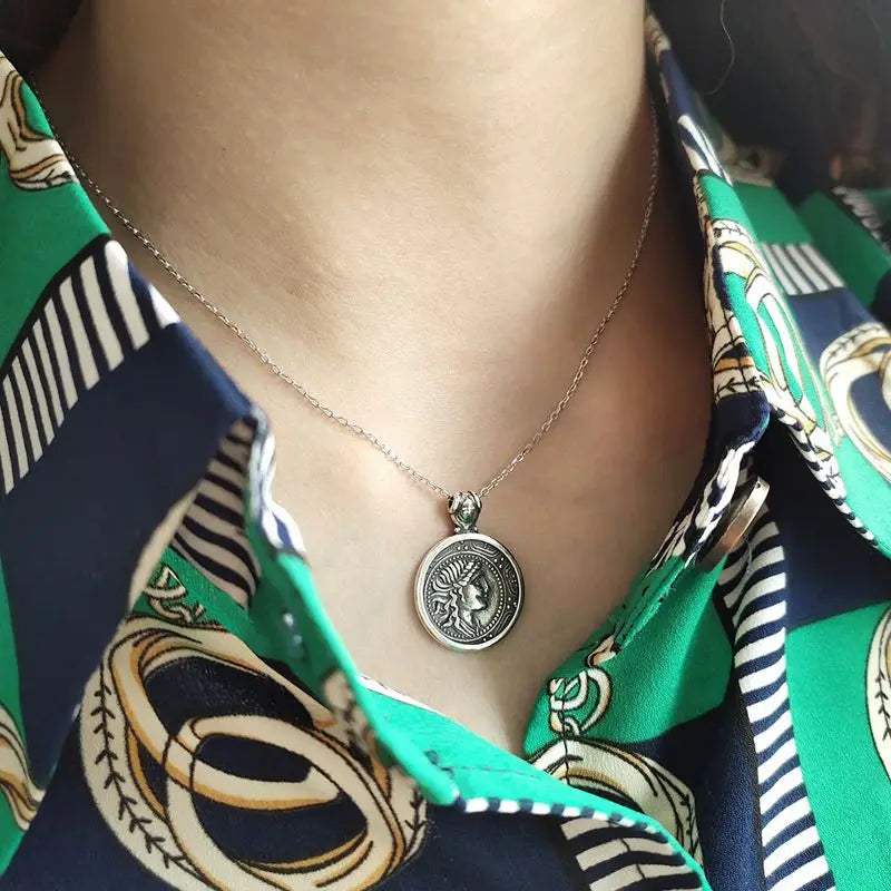 925 Silver Figure Necklace Vintage Fashionable Pendant Necklace