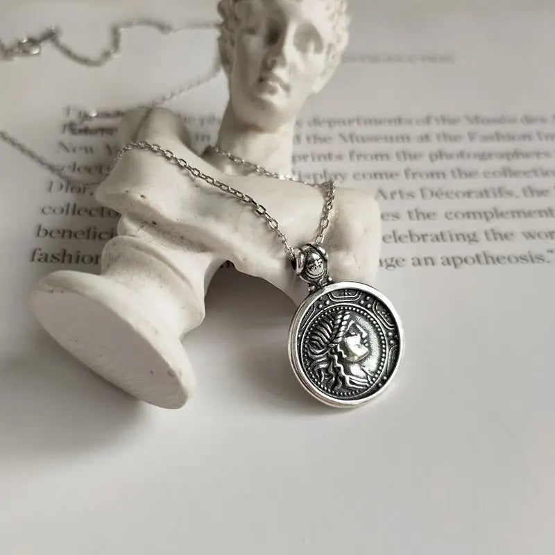 925 Silver Figure Necklace Vintage Fashionable Pendant Necklace