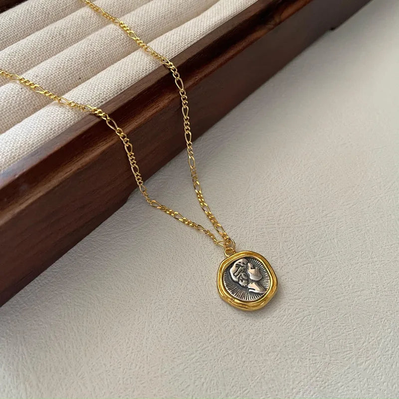 925 Sterling Silver Portrait Queen Coin Pendant Necklace for Women
