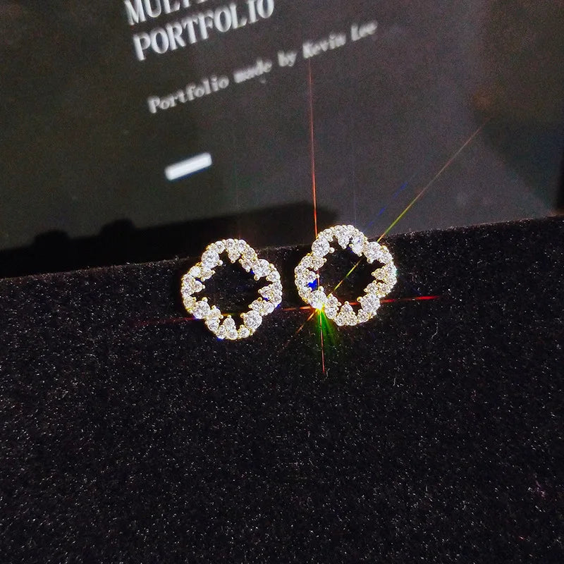 18k Diamond Stud Earrings for Women, Openwork Flowers Round Design