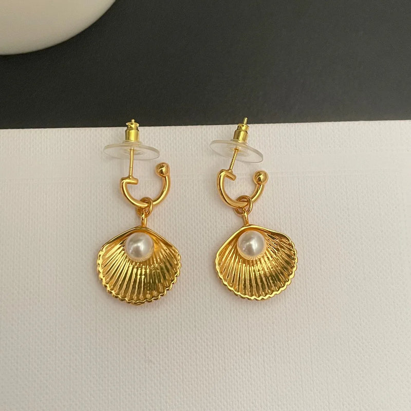 Retro Shell Pendant Earrings