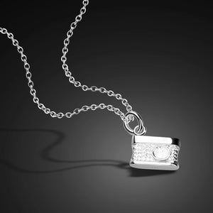 Fashionable 925 Silver Camera Pendant Necklace for Women