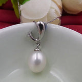 Luster Tear Drop Pearl Pendant Necklace