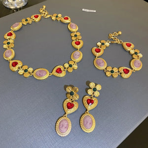 Temperament Flower Portrait Heart Necklace Palace Style
