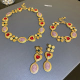 Temperament Flower Portrait Heart Necklace Palace Style